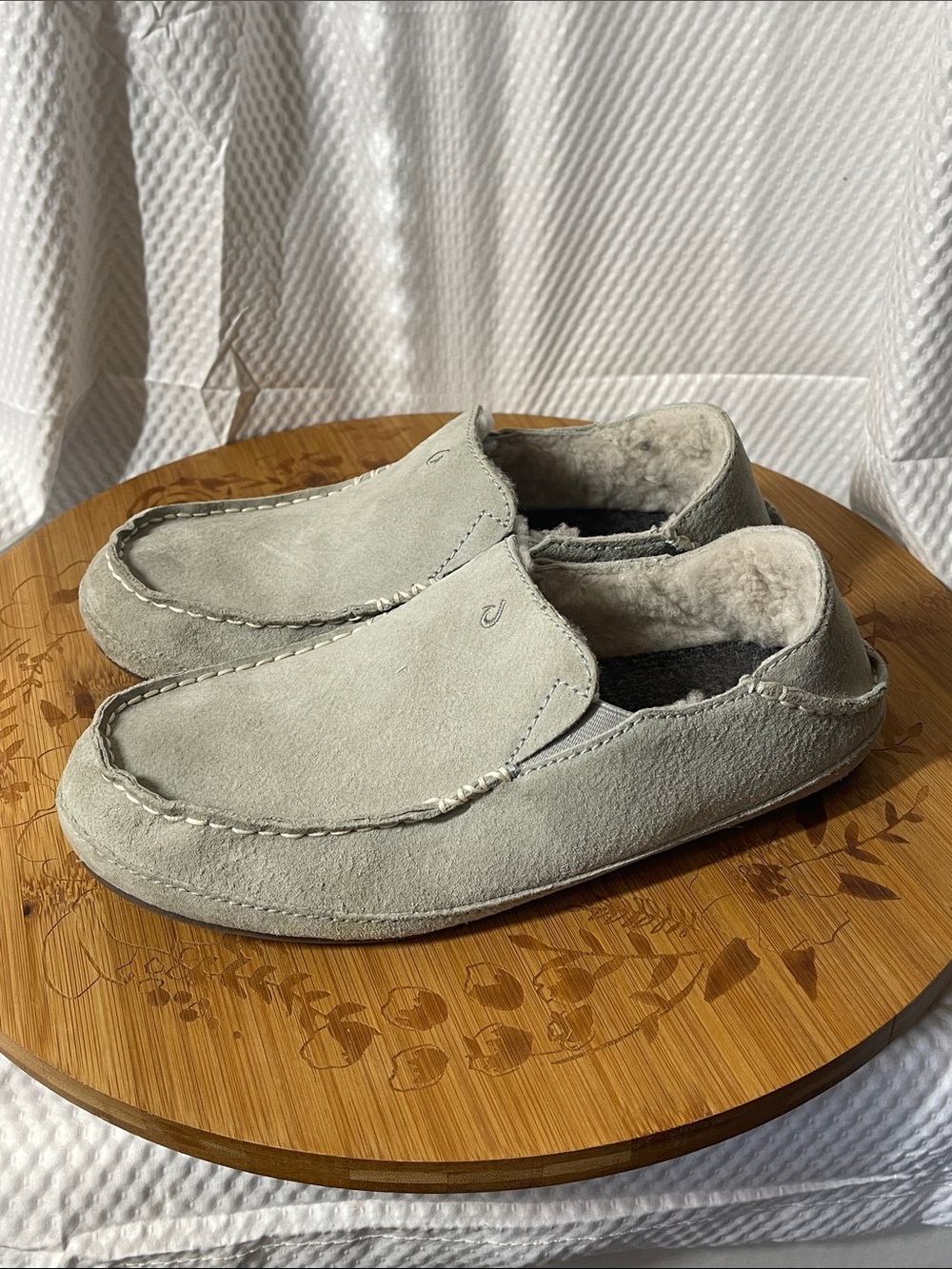 OluKai Women's Light Gray Suede Shearling-Lined Slippers